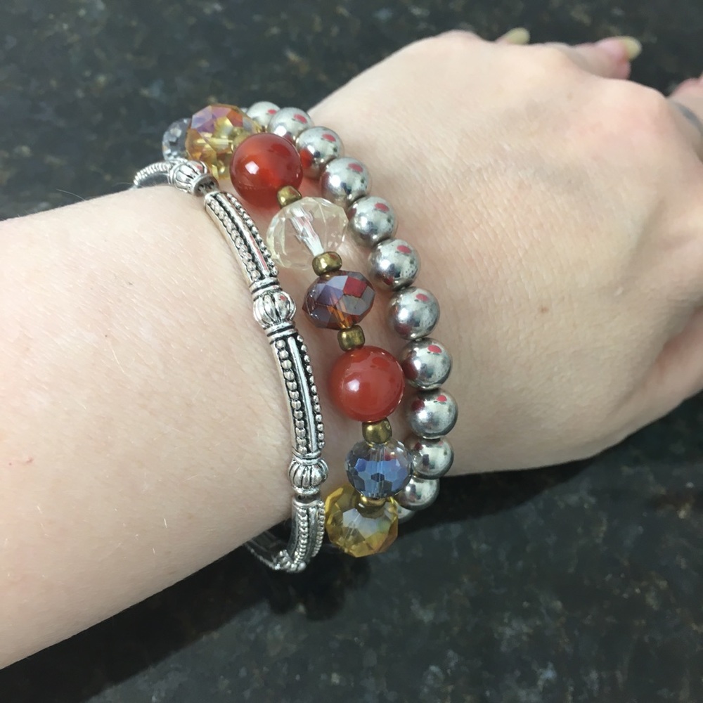 💜 Sale 💜Jewelry Bundle 3 bracelet are stretch silver red gold glass
